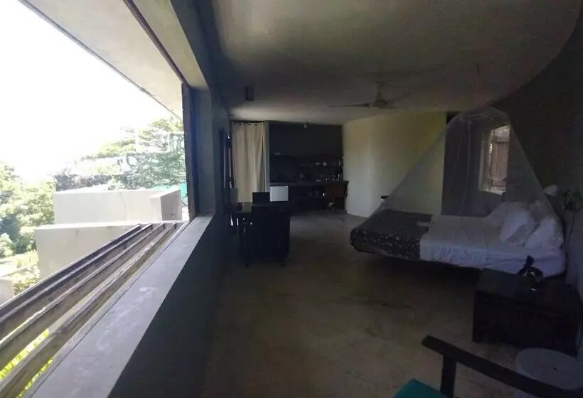 هتل Hix Island House