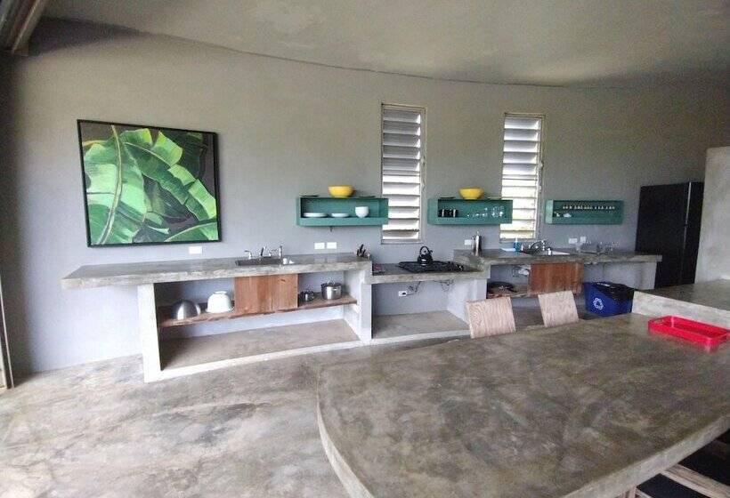 هتل Hix Island House