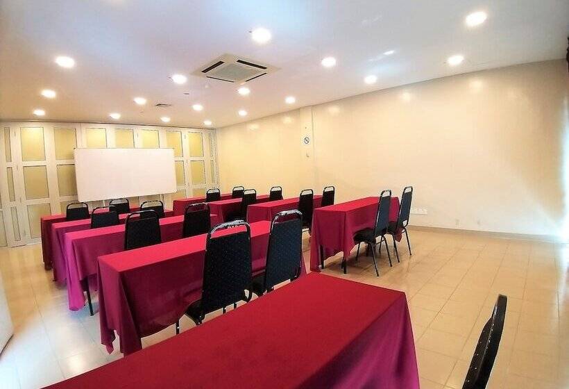 בית מלון כפרי Jelai Raub