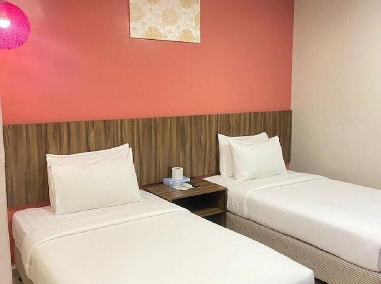 בית מלון כפרי Jelai Raub