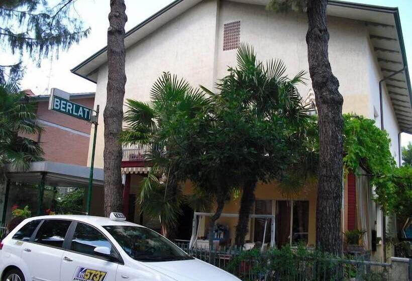 Отель Pensione Berlati