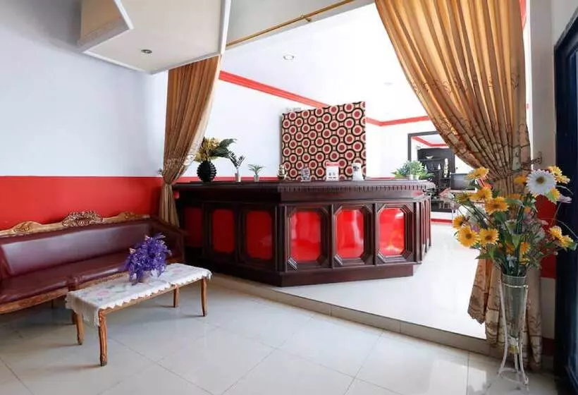 ホテル Reddoorz Plus @ Samratulangi Manado