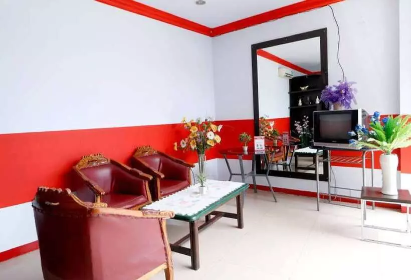 ホテル Reddoorz Plus @ Samratulangi Manado