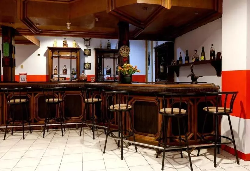 ホテル Reddoorz Plus @ Samratulangi Manado
