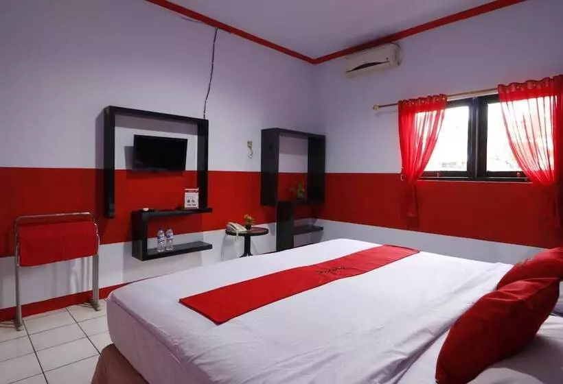 ホテル Reddoorz Plus @ Samratulangi Manado