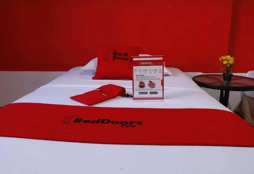 ホテル Reddoorz Plus @ Samratulangi Manado