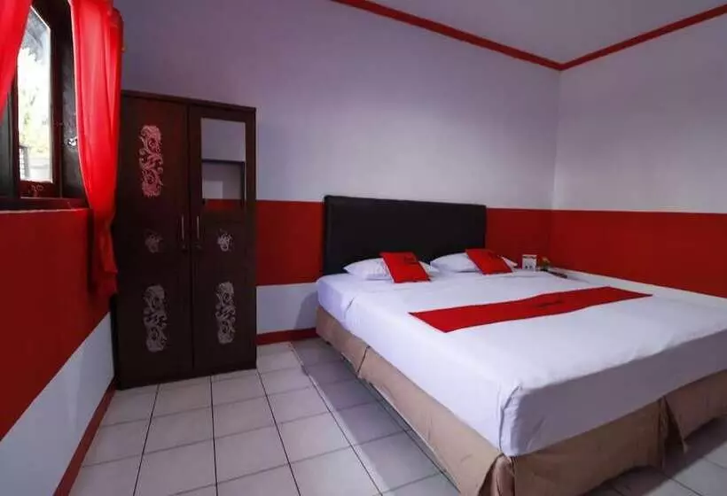 ホテル Reddoorz Plus @ Samratulangi Manado