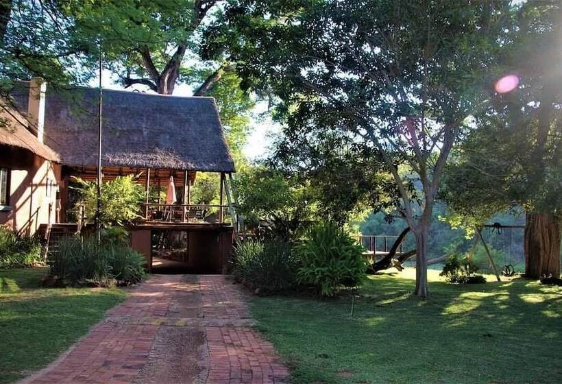 ホテル Zenzele River Lodge