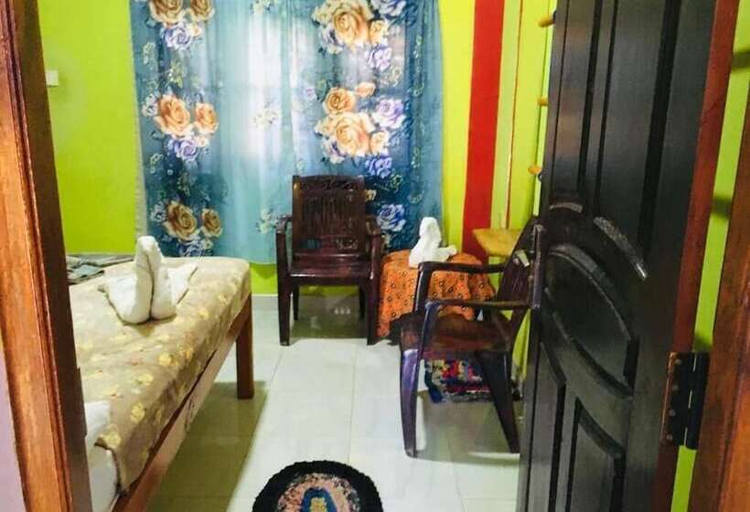 Pensiune Adisham Village Home