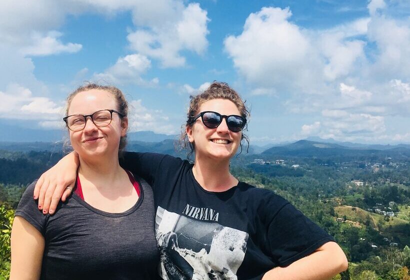 Pensiune Adisham Village Home