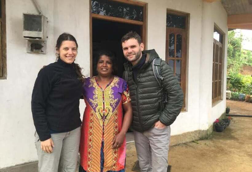 Pensiune Adisham Village Home