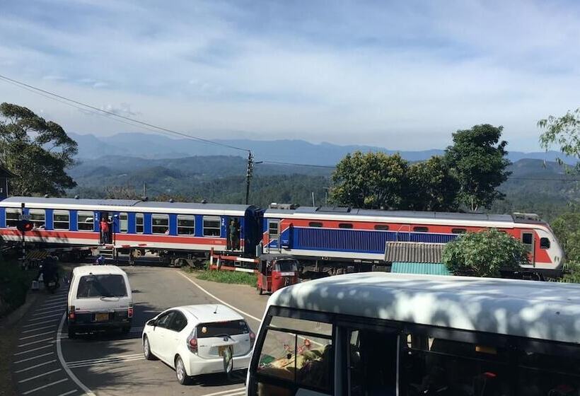 Pensiune Adisham Village Home