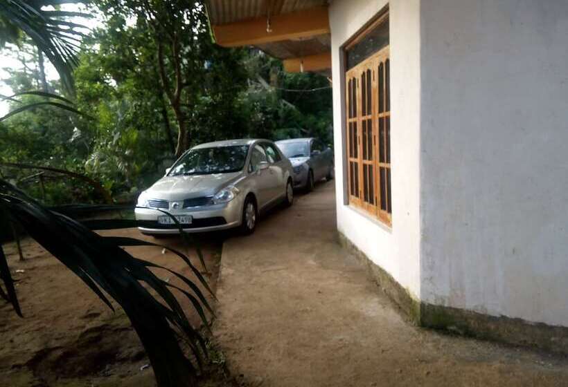 Pensiune Adisham Village Home