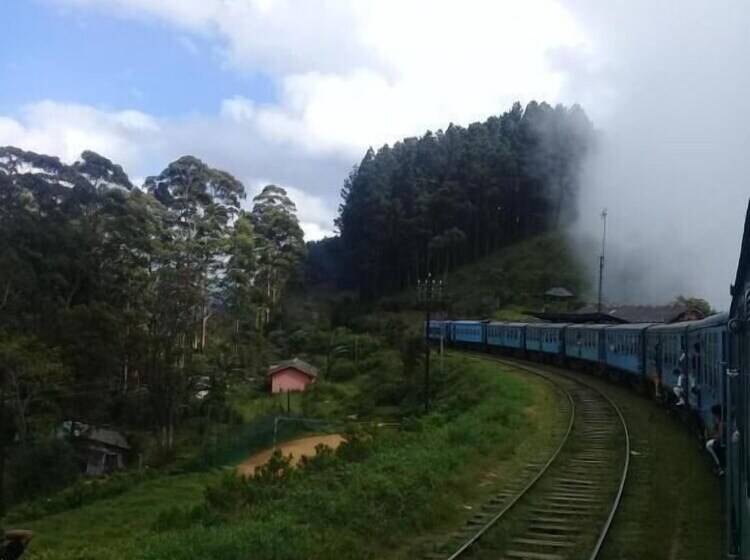 Pensiune Adisham Village Home