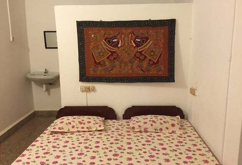 פנסיון The Funky Monkey