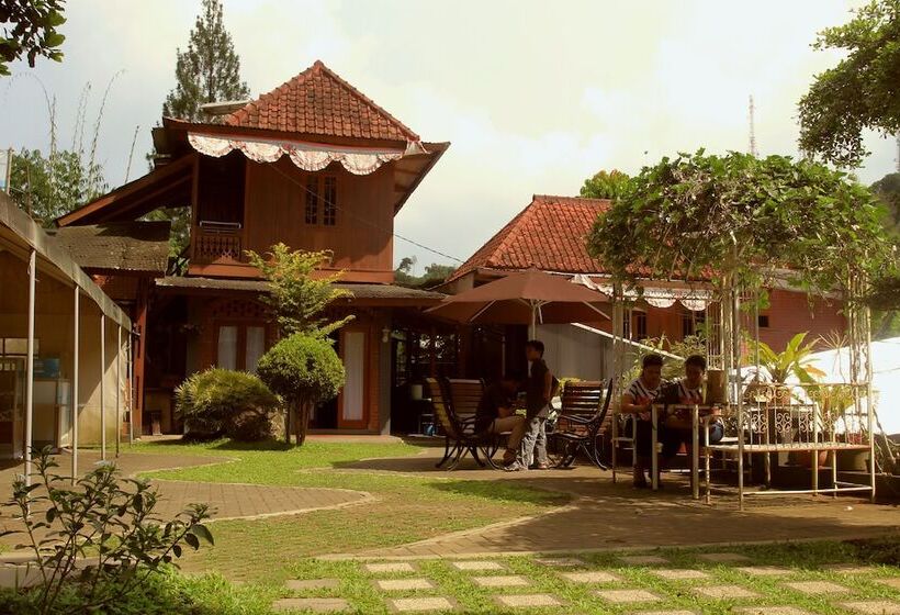 בית מלון כפרי Bantal Guling Villa