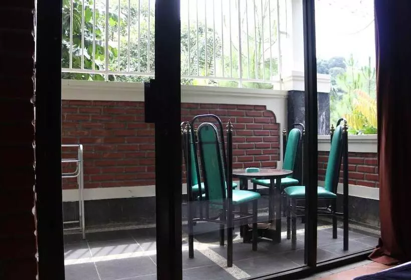 Hotelli Bantal Guling Villa