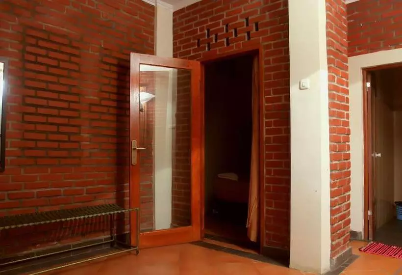 Hotelli Bantal Guling Villa