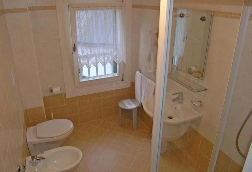 هتل B&b Meublè Giustina