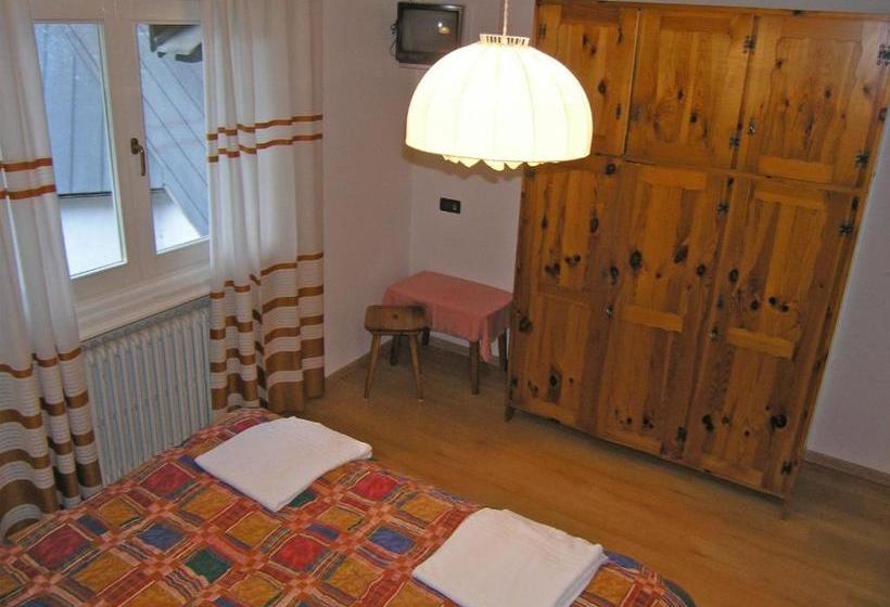 هتل B&b Meublè Giustina