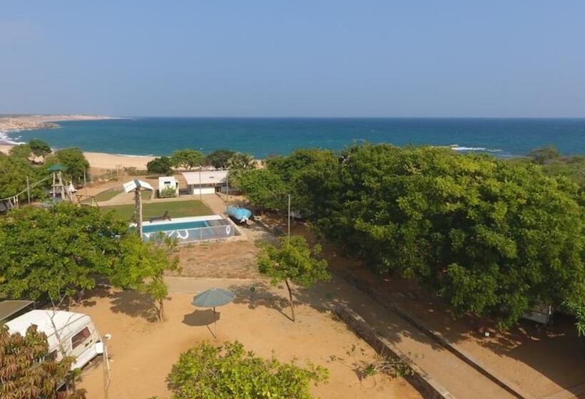 Отель Yala Caravan Village