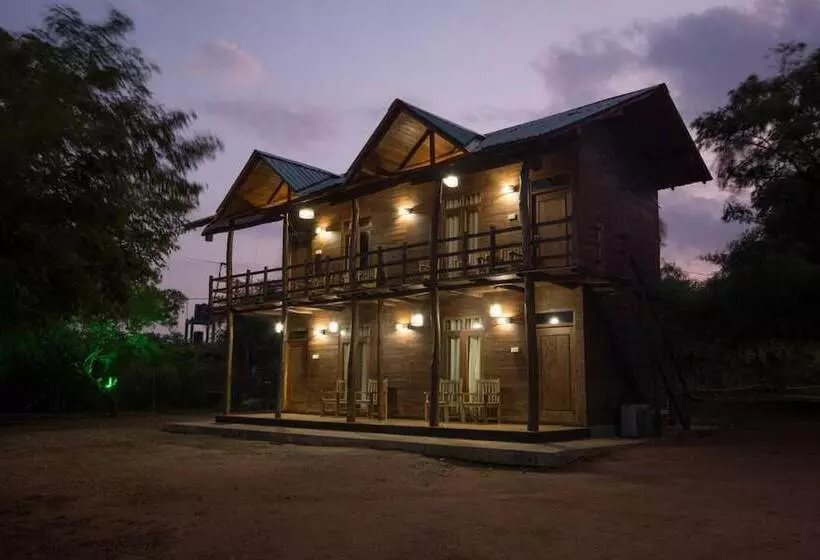 Hotelli Yala Caravan Village