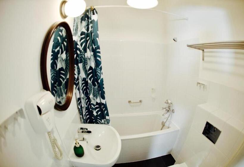 4th Floor Bed And Breakfast