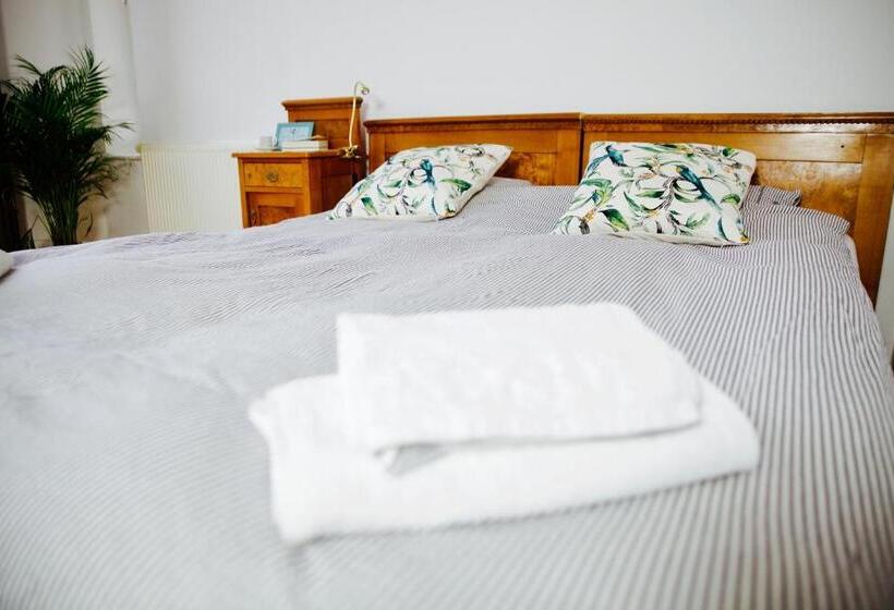 4th Floor Bed And Breakfast