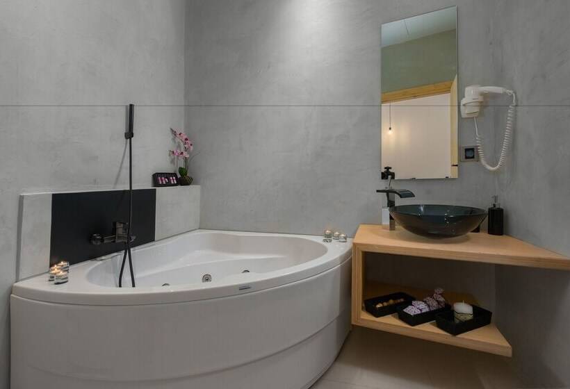 בית מלון כפרי Old Town Senses Boutique