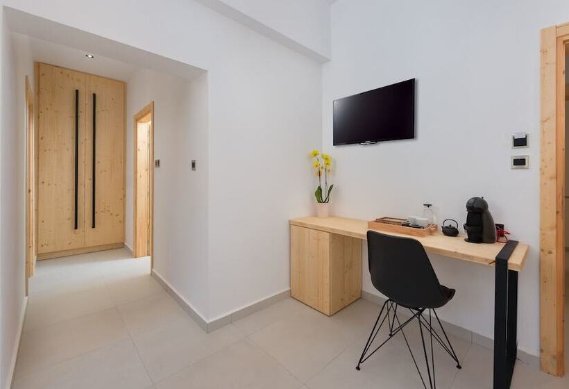 בית מלון כפרי Old Town Senses Boutique