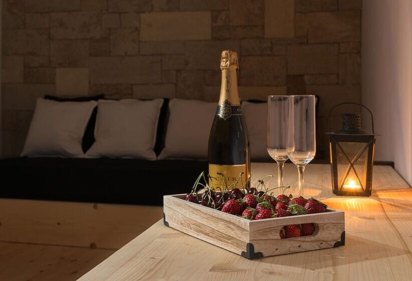 בית מלון כפרי Old Town Senses Boutique