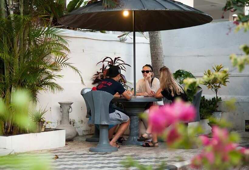 ユースホステル Lavinia Villa