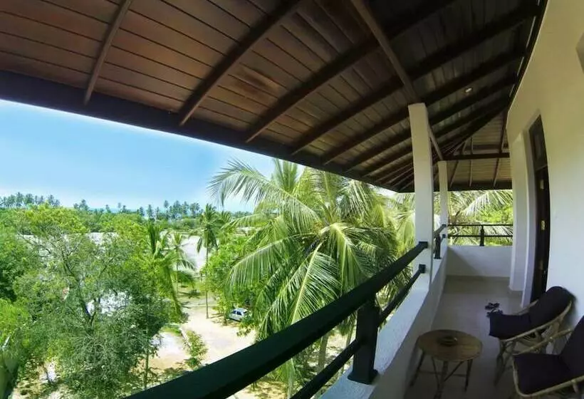 ペンション Hideaway Lodge