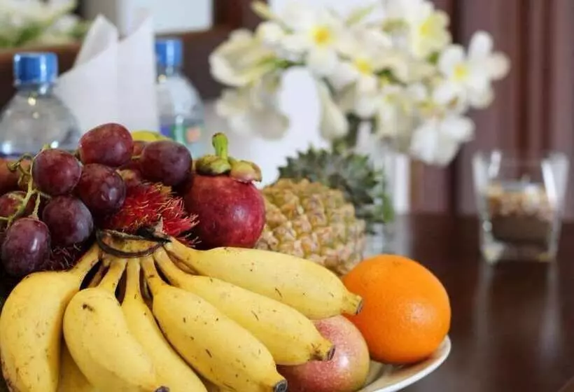 ペンション Hideaway Lodge