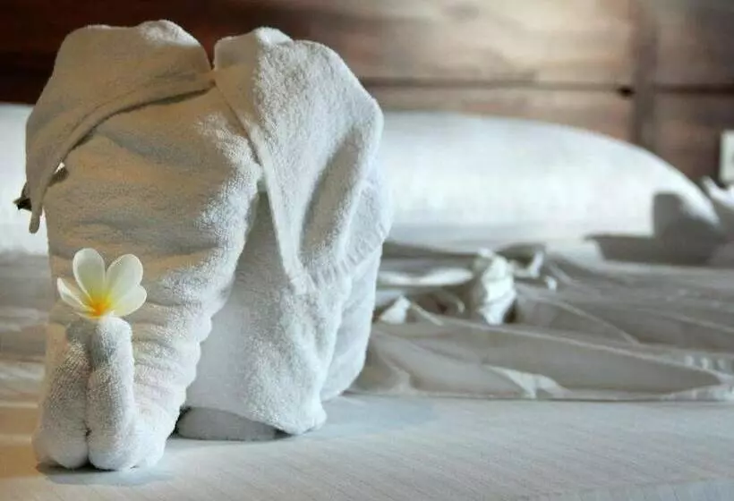 ペンション Hideaway Lodge