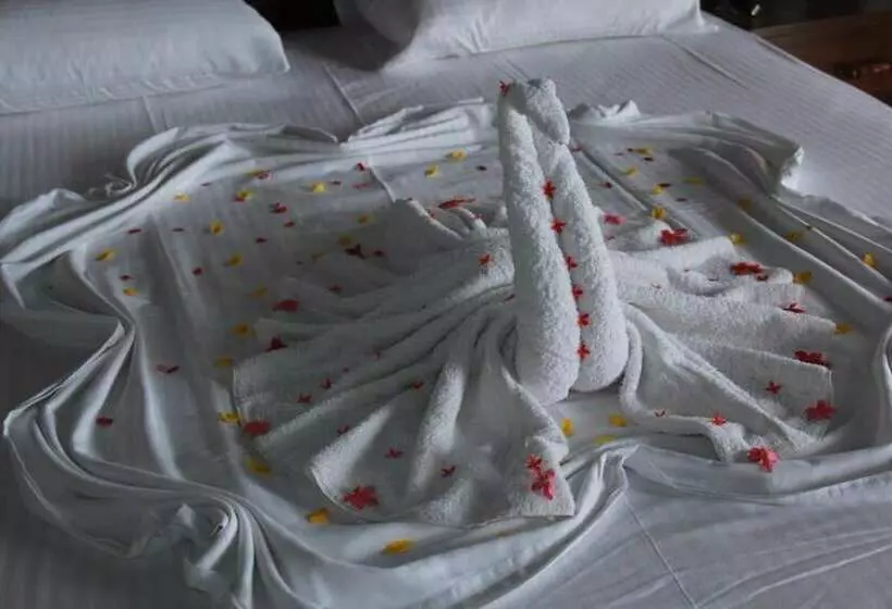 ペンション Hideaway Lodge