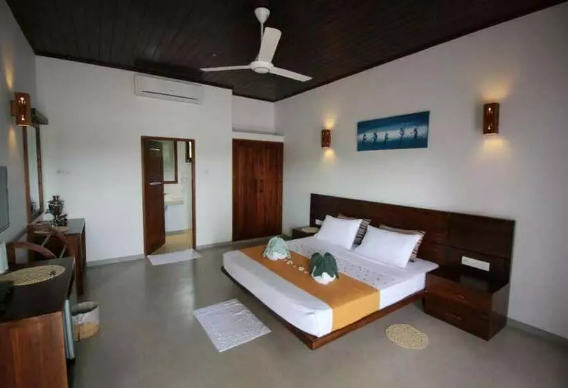 ペンション Hideaway Lodge