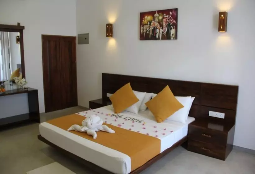 ペンション Hideaway Lodge