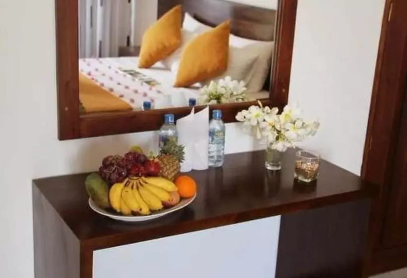 ペンション Hideaway Lodge