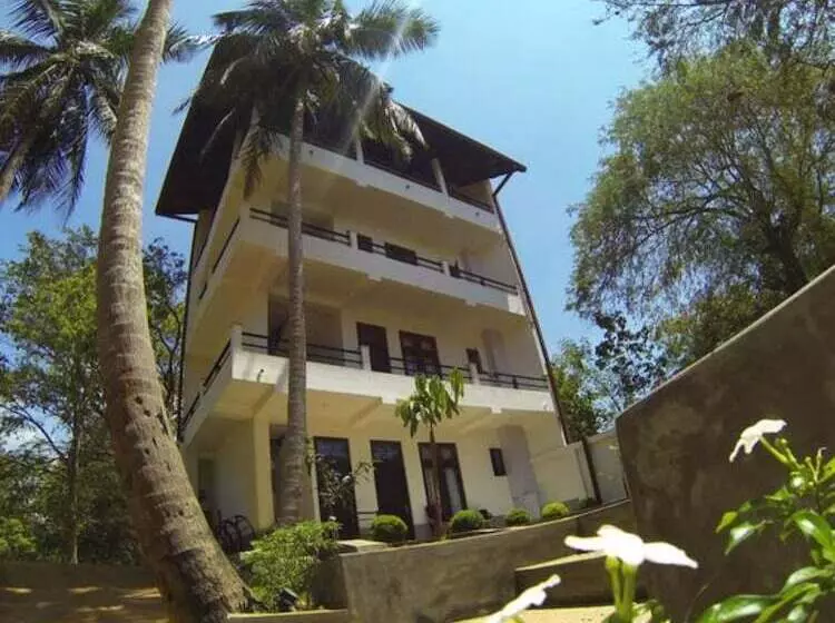 ペンション Hideaway Lodge