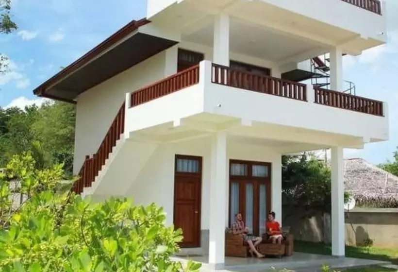 ペンション Hideaway Lodge