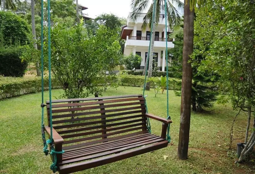 ペンション Hideaway Lodge