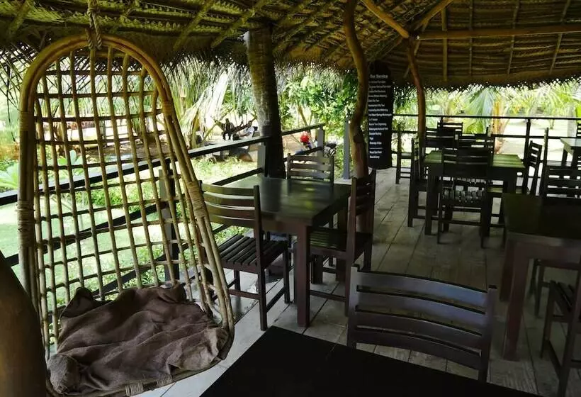 ペンション Hideaway Lodge