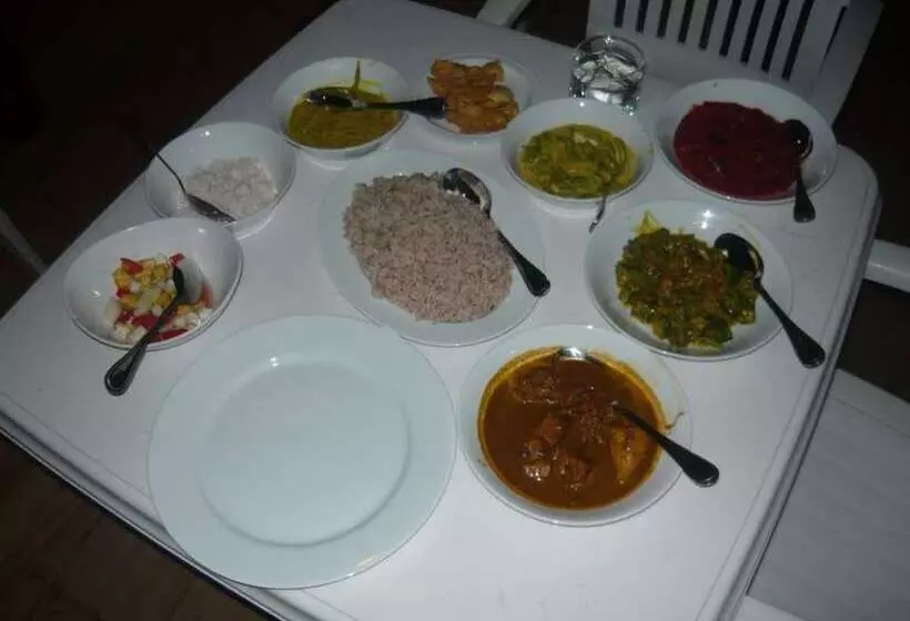 ペンション Hideaway Lodge