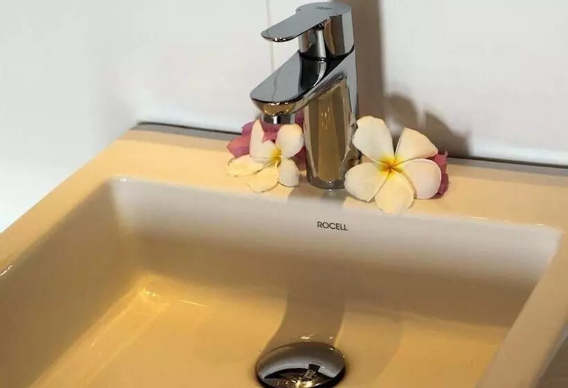 ペンション Hideaway Lodge