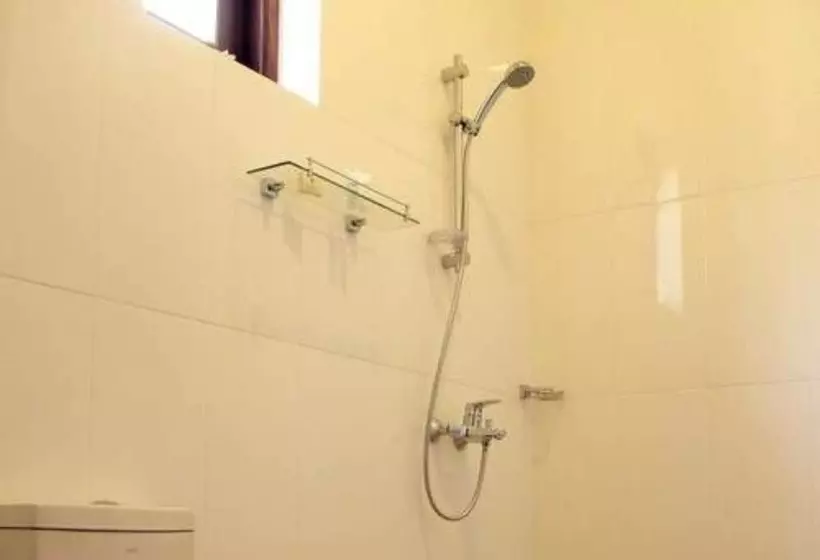 ペンション Hideaway Lodge