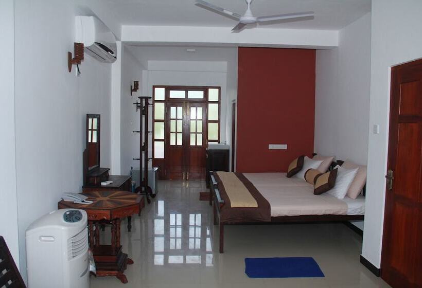 Ravindra Hotel And Restaurant