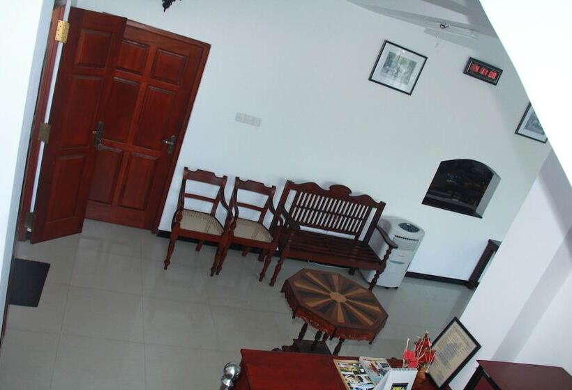 Ravindra Hotel And Restaurant