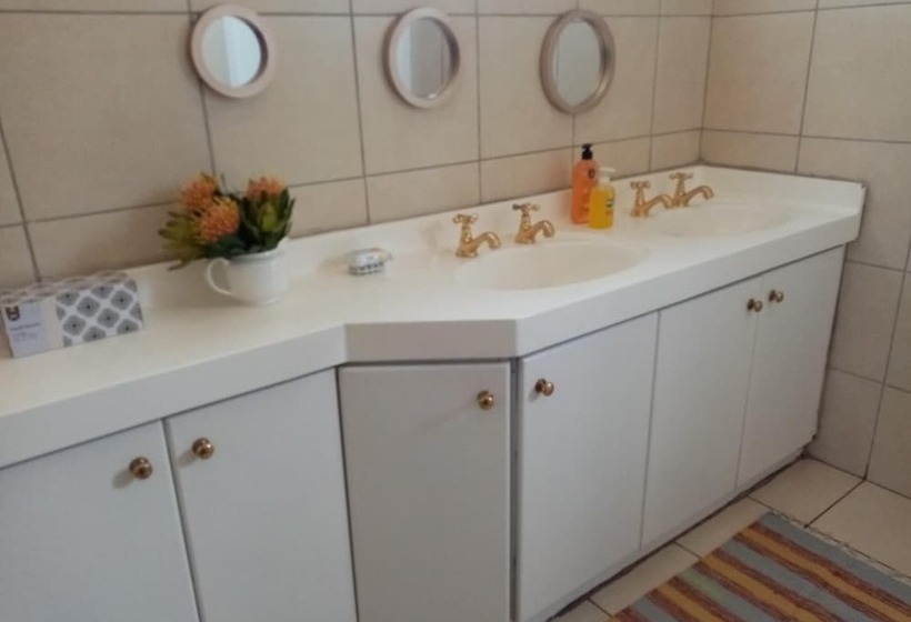 הוסטל Lighthouse Farm Backpackers Lodge