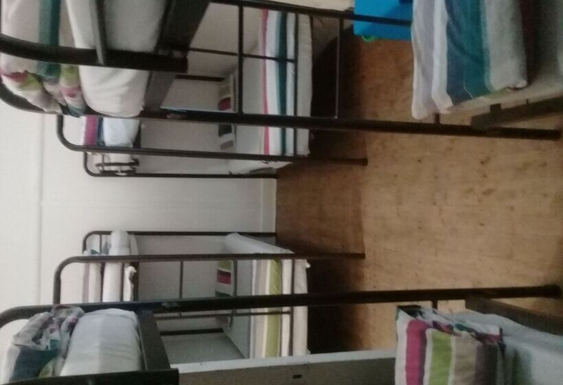 הוסטל Lighthouse Farm Backpackers Lodge